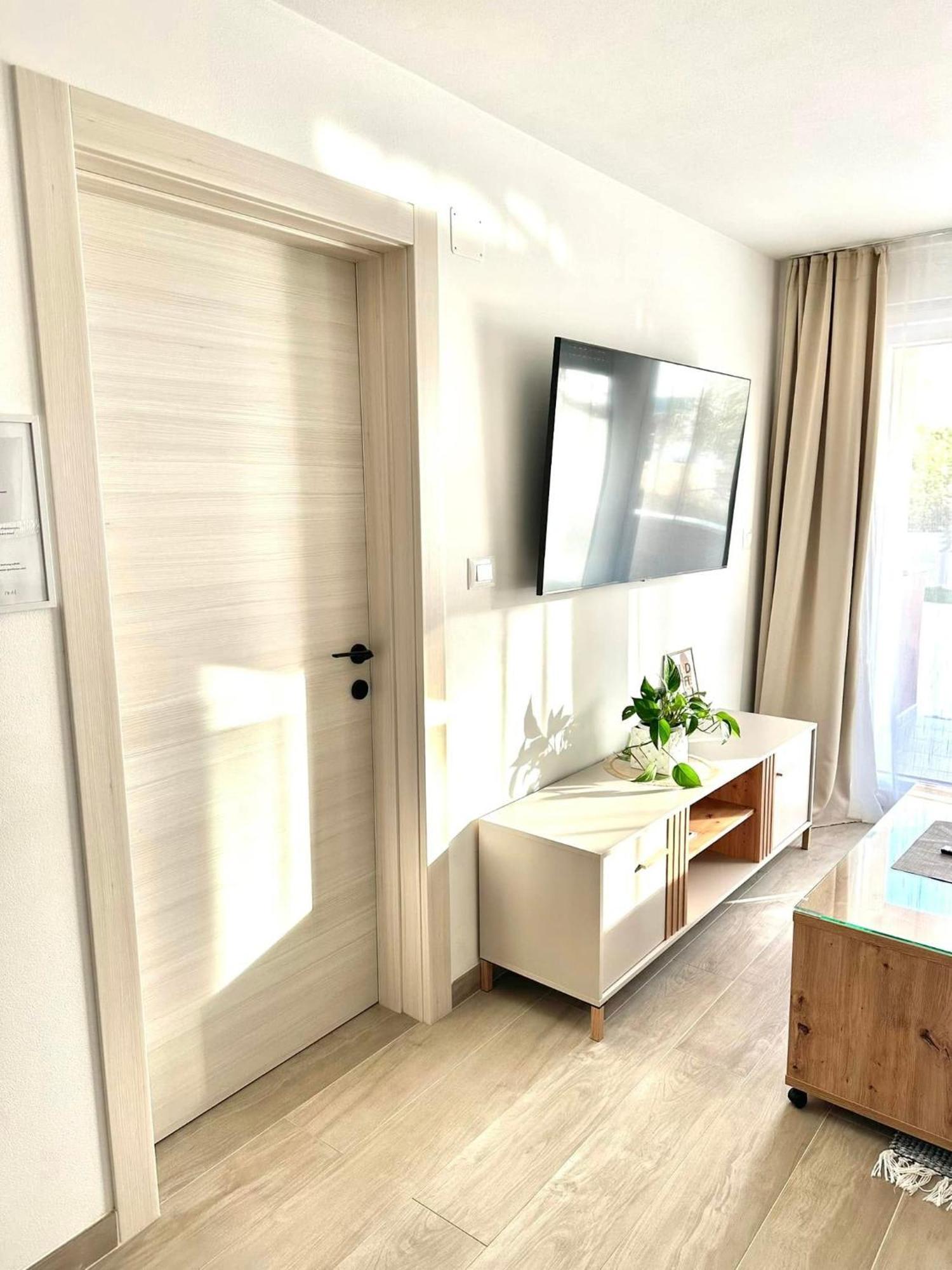 Apartmani Marco,Lukas,Patrick,David,Blizu Centra I Mora Sa Free Privatnim Parkingom プーラ エクステリア 写真
